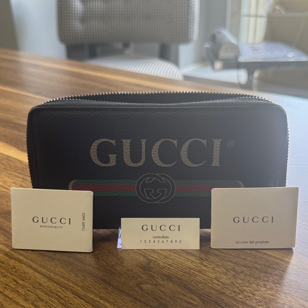 *SOLD* Gucci Black Leather Wallet with Green and Red Stripe - Picture 5 of 9